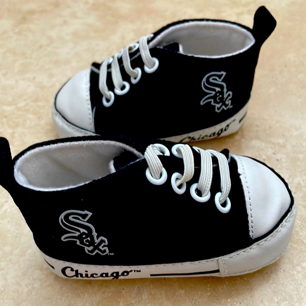 NWOT baby Chicago White Sox shoes